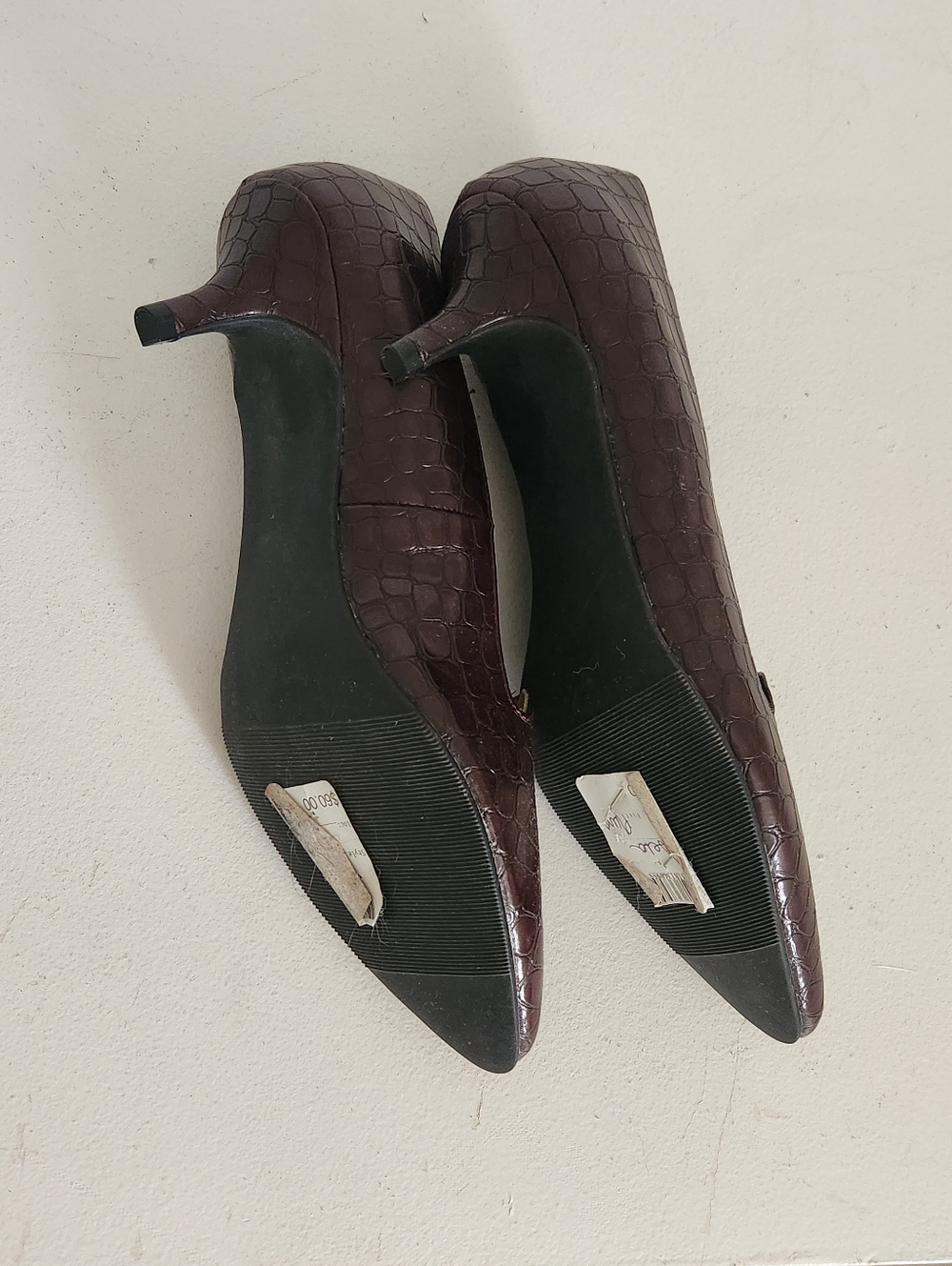 Brand New, New Directions Pointed Toe Croc-Embossed Kitten Heels - Picture 5 of 5